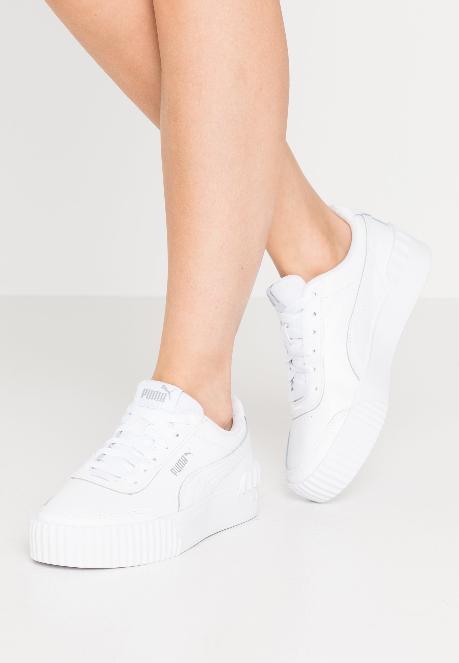 Sådan holder du dine hvide sneakers hvide Woman.dk