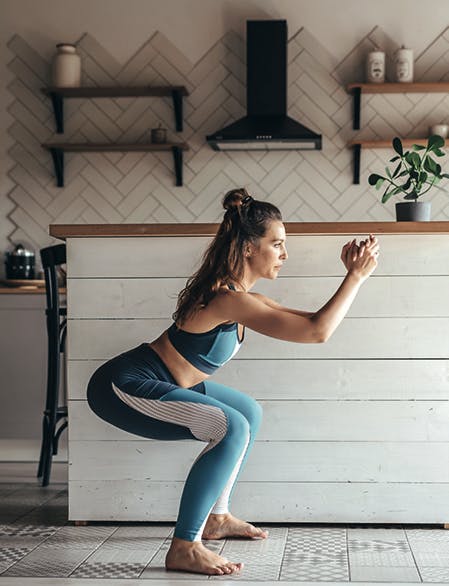 Squat er en øvelse, som involverer stort set alle muskler fra din nakke og nedefter. Squat