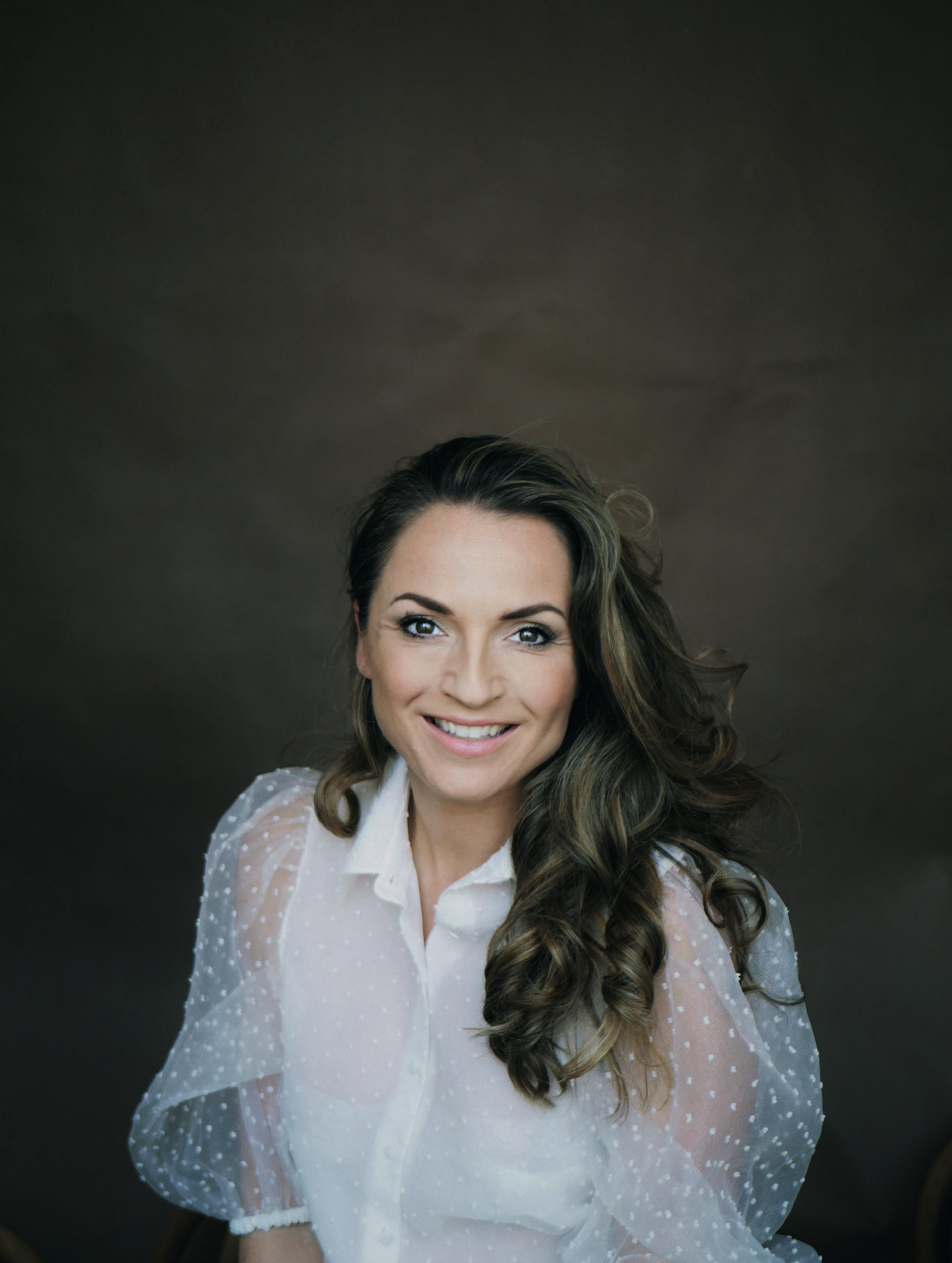 “Jeg er stadig ved at løse gåden at være nogens mor. Men også den at skulle finde mit gamle jeg i mit nye jeg.” Julie Steincke