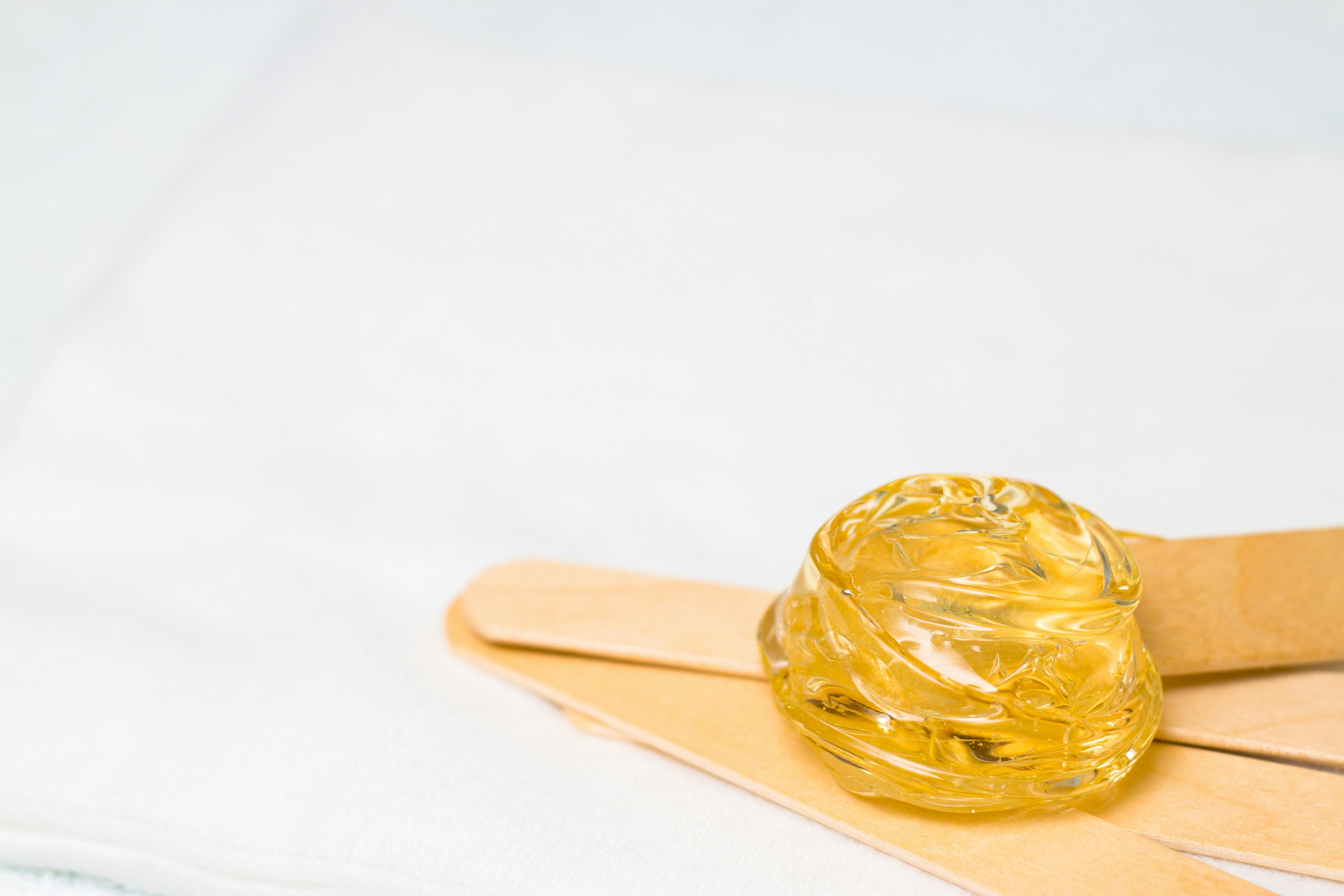 Sugaring er et rent naturprodukt, som er baseret på sukker. Sugaring er en sukkermasse