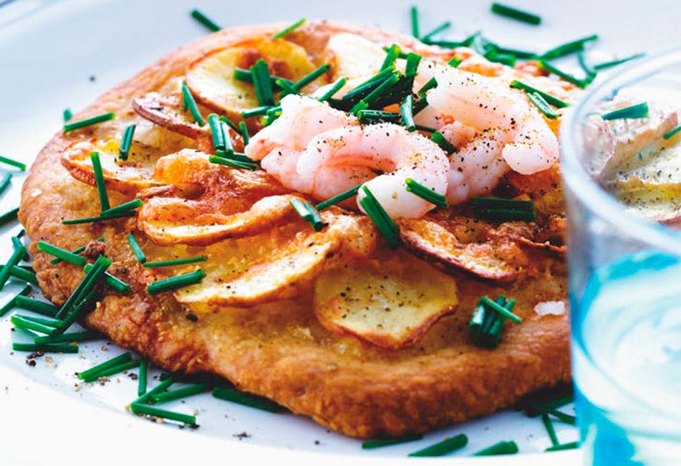 Sunne minipizzaer med reker og poteter Sunne minipizzaer med reker og poteter