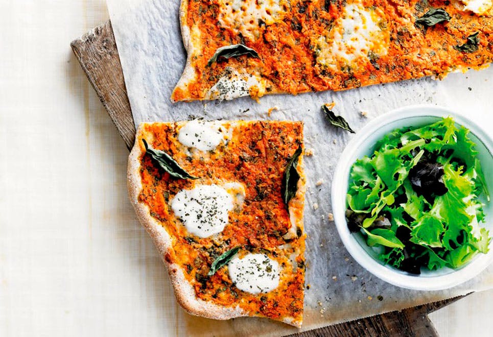 Sunn pizza med gulrot og selleri Sunn pizza med gulrot og selleri