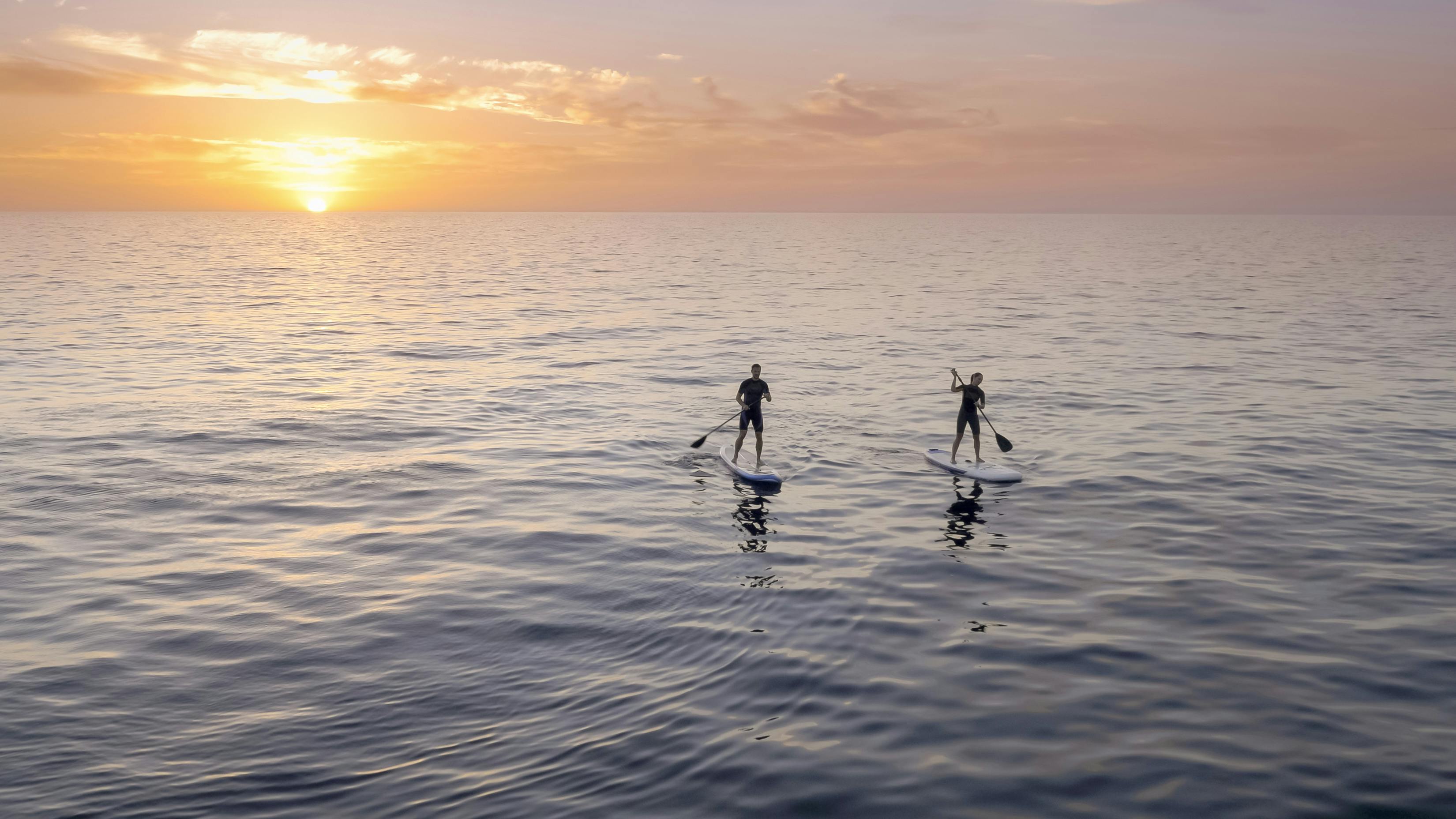En sjov idé til en corona-venlig daté kan være SUP-surfing. SUP-surfing