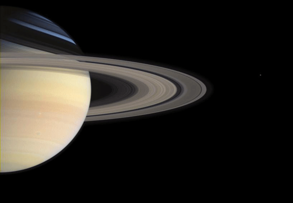 Cassini afslrer fantastiske farvebilleder af Saturn