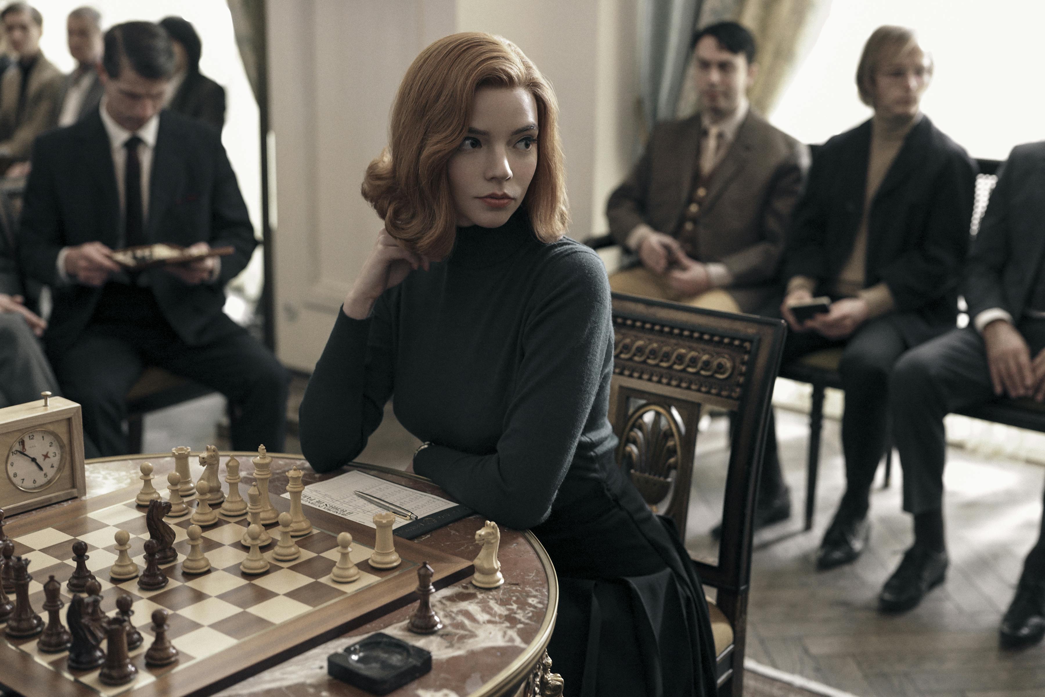 Anya Taylor-Joy løfter skak og Netflix-serier til et nyt niveau! Queensgambitserien på dansk Dronninggambit