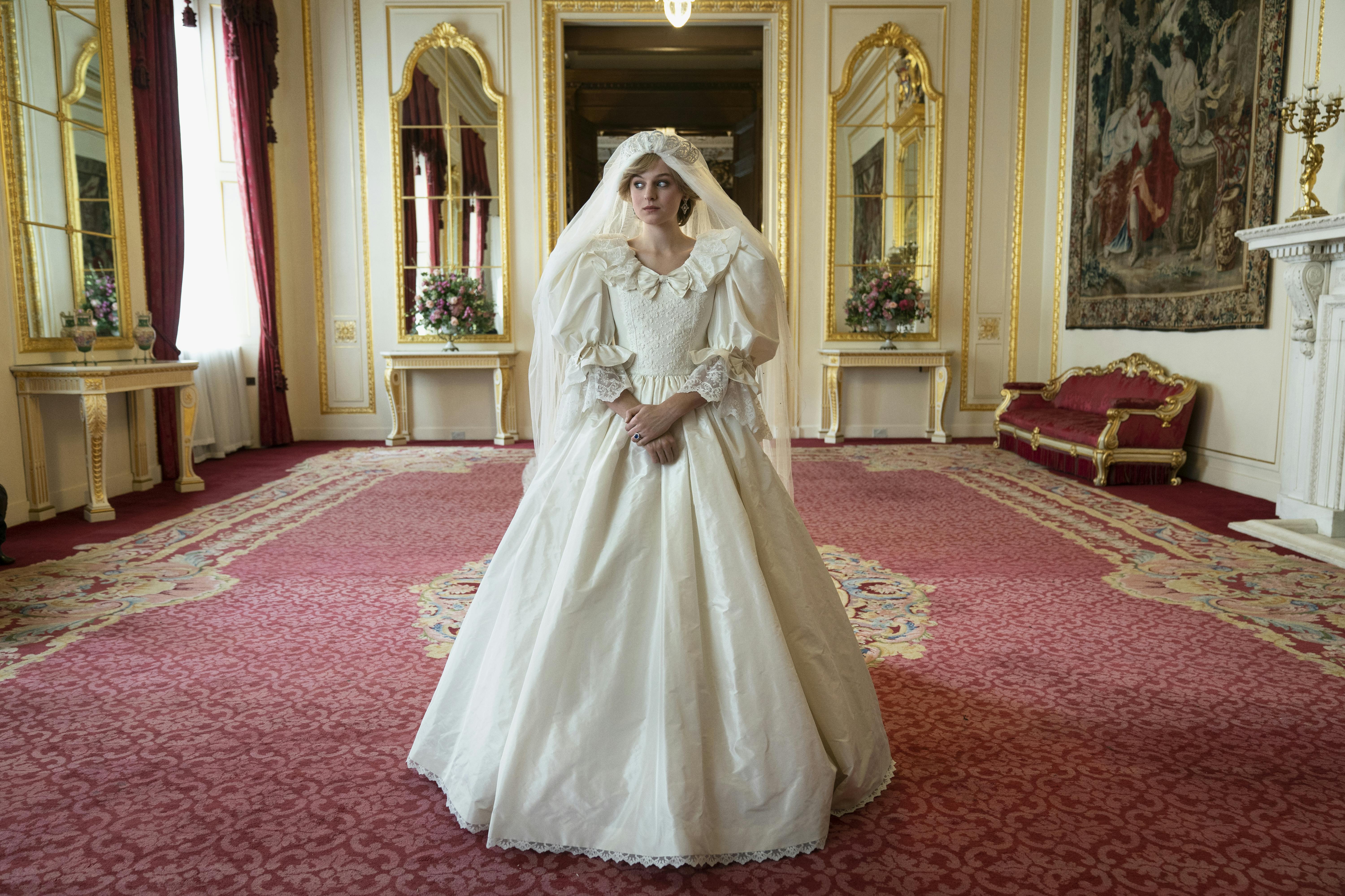 Prinsesse Dianas kjole i serien ligner den virkelige kjolen på en prikk. Emma Corrin som Prinsesse Diana i The Crown