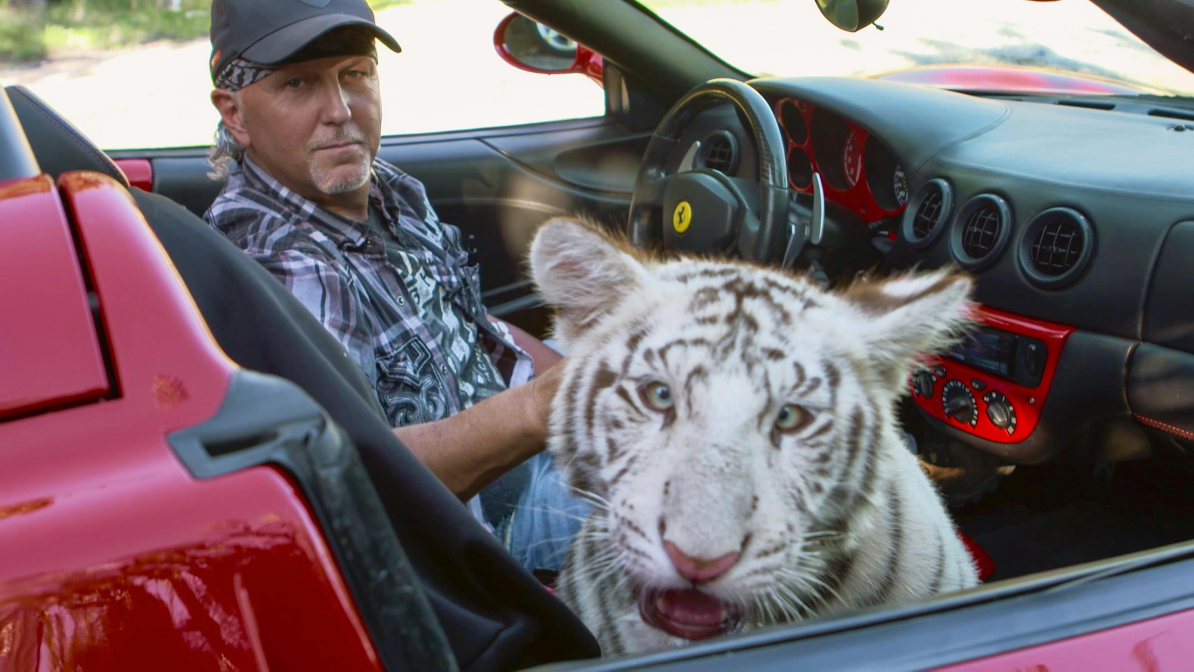 Jeff Lowe, der overtog Joes zoologiske have, er med i anden sæson. Tiger King sæson 2