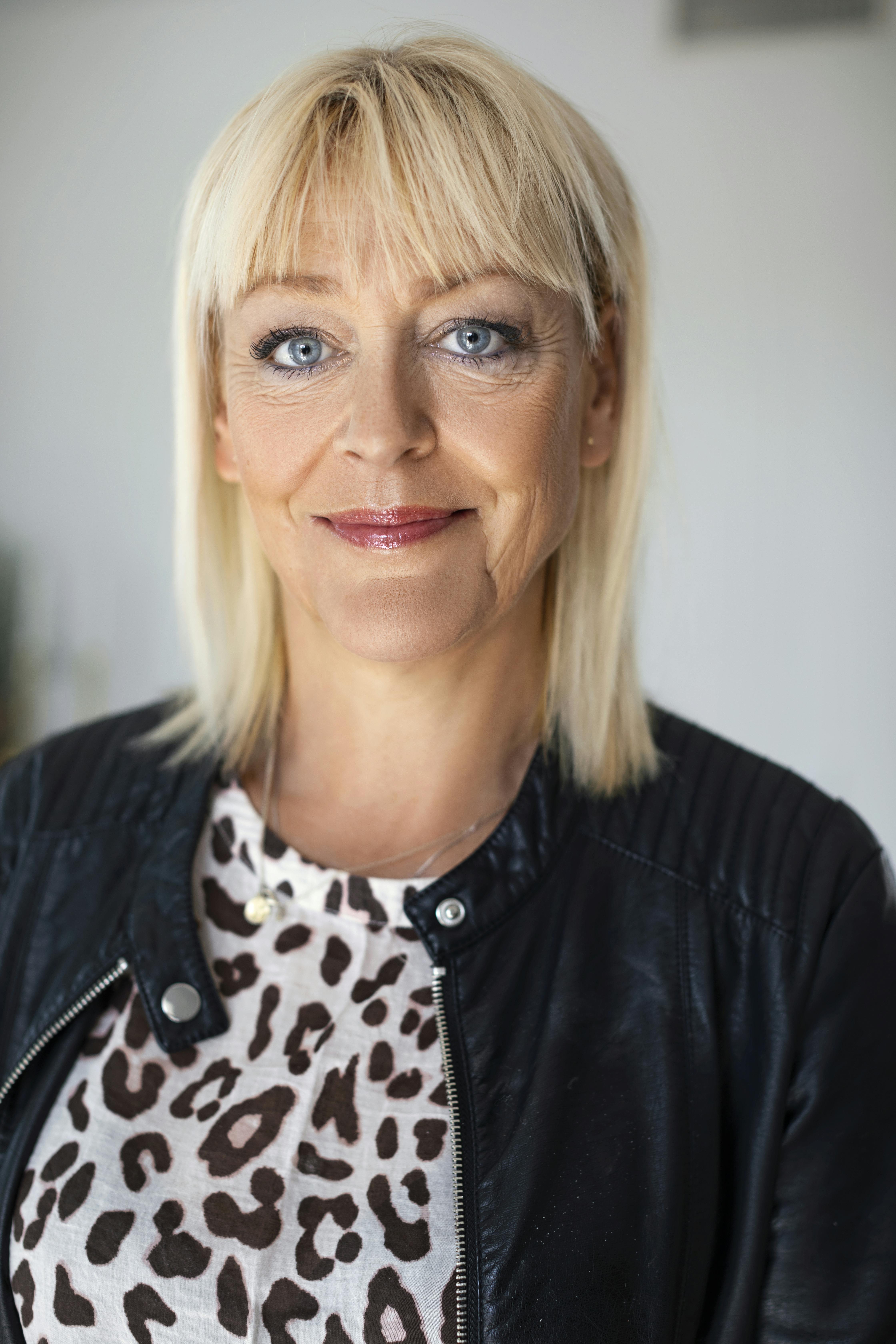 “Jeg kommer ikke til at ligge på intensiv igen på grund af et selvmordsforsøg. Jeg vil tale med nogen, hvis jeg får den slags tanker.” Tina Wells fortæller sin historie om at