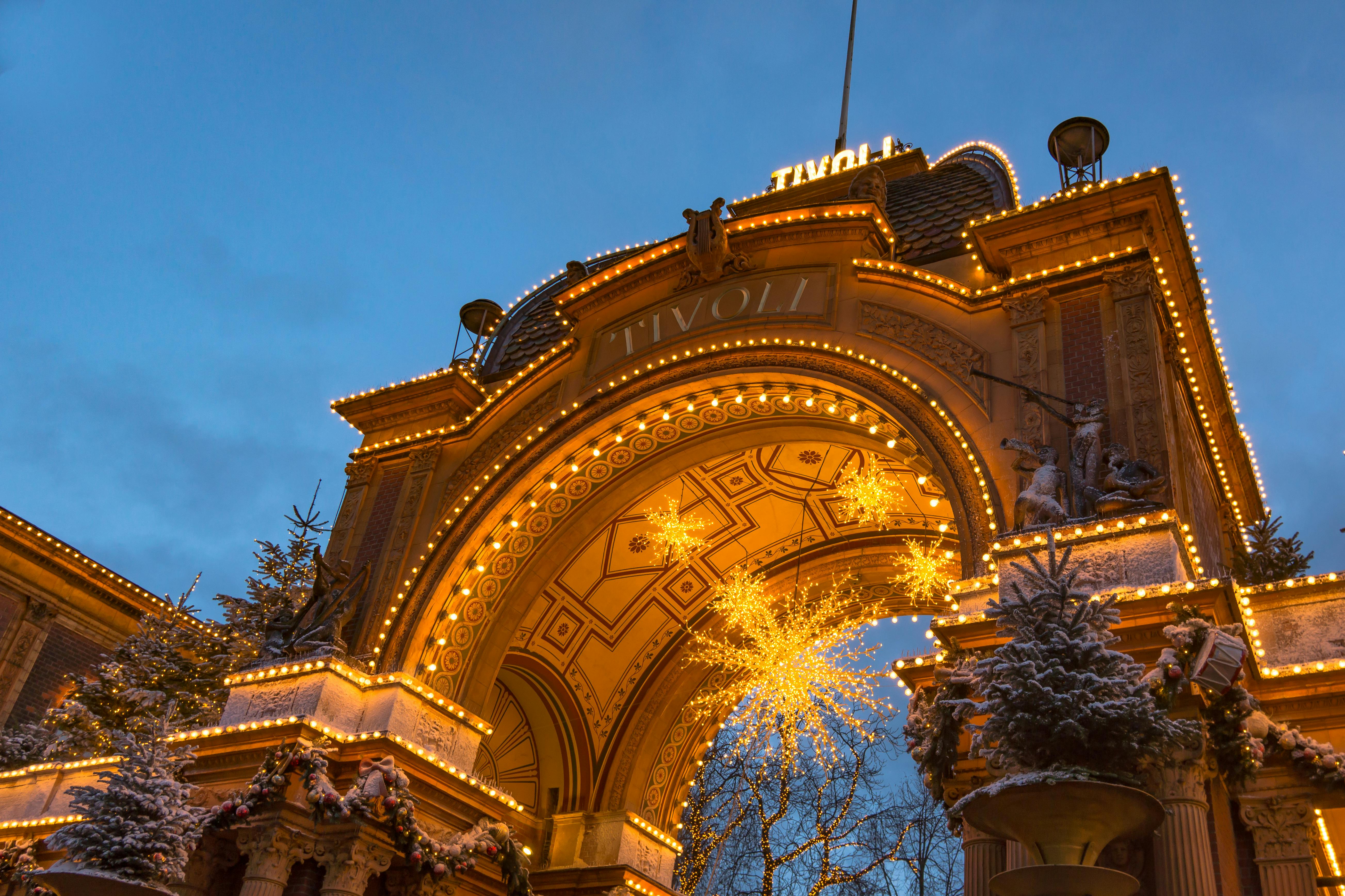 Katja bliver inviteret i Tivoli i København af en sugardaddy på sugardate. Tivoli i København