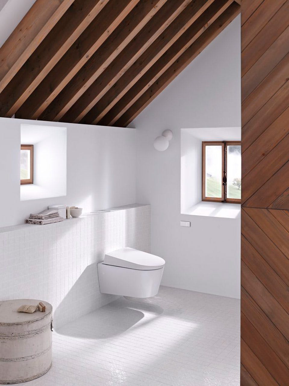 Geberit AquaClean Sela toilet med touchfree skyl betjeningsplade i flot design