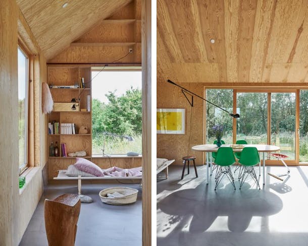 De vakantiesfeer heerst in dit lichte zomerhuis, waar je de hele dag op een van de daybeds kunt liggen lezen. Aan de eettafel zit je op Eames stoelen door Vitra. houten vakantiewoning met grote ramen en gietvloer
