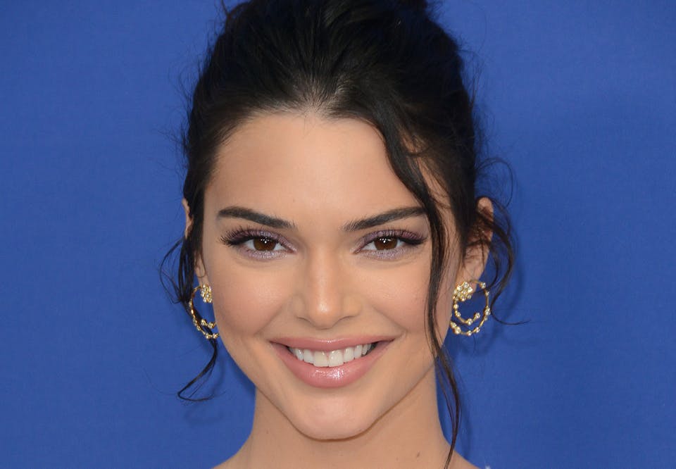 vandfast mascara fra L'Oréal og Dior på kendall jenner med lange vipper