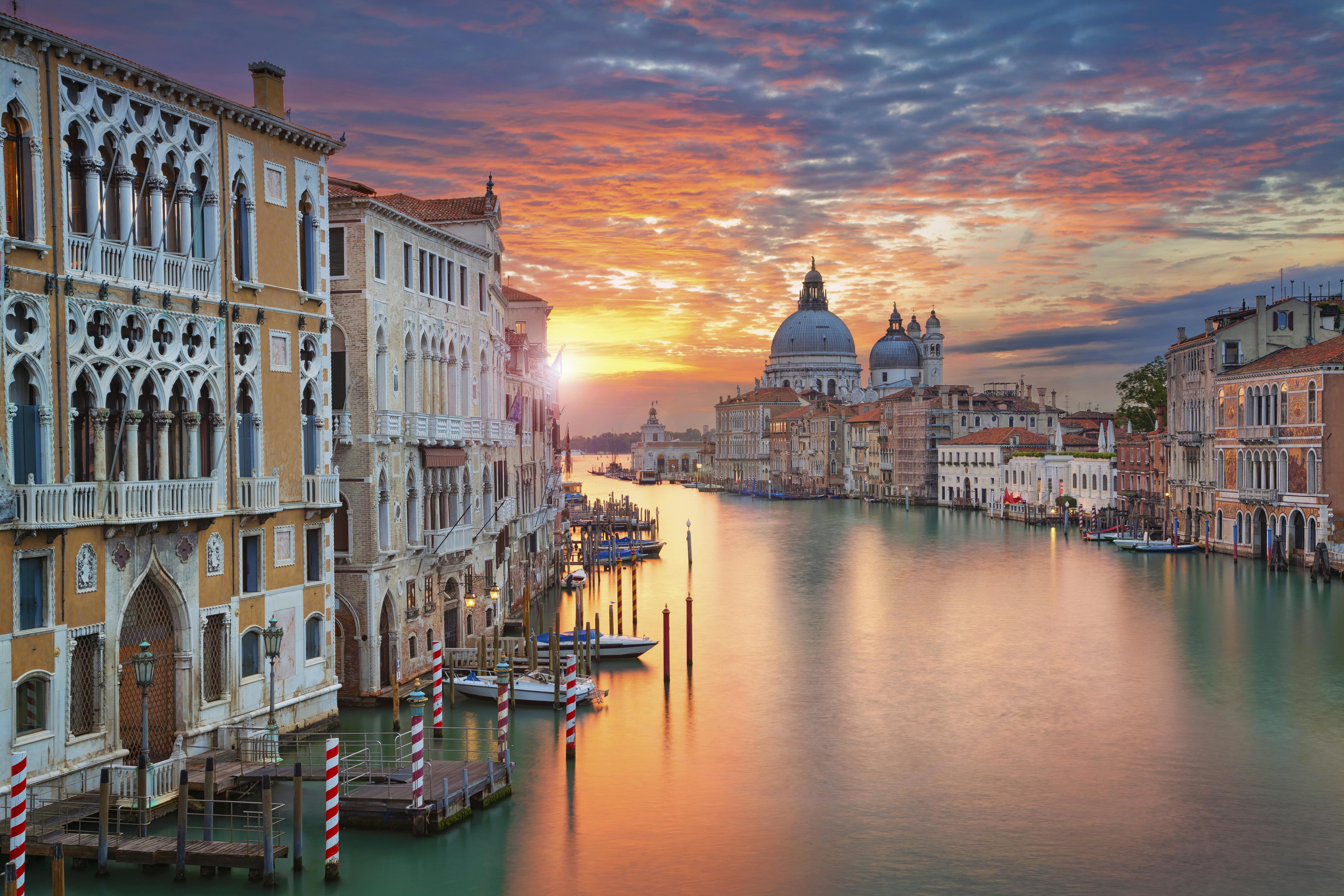 Venedigs største kanal, Canal Grande. Venedig i Italien som bryllupsrejsedestination