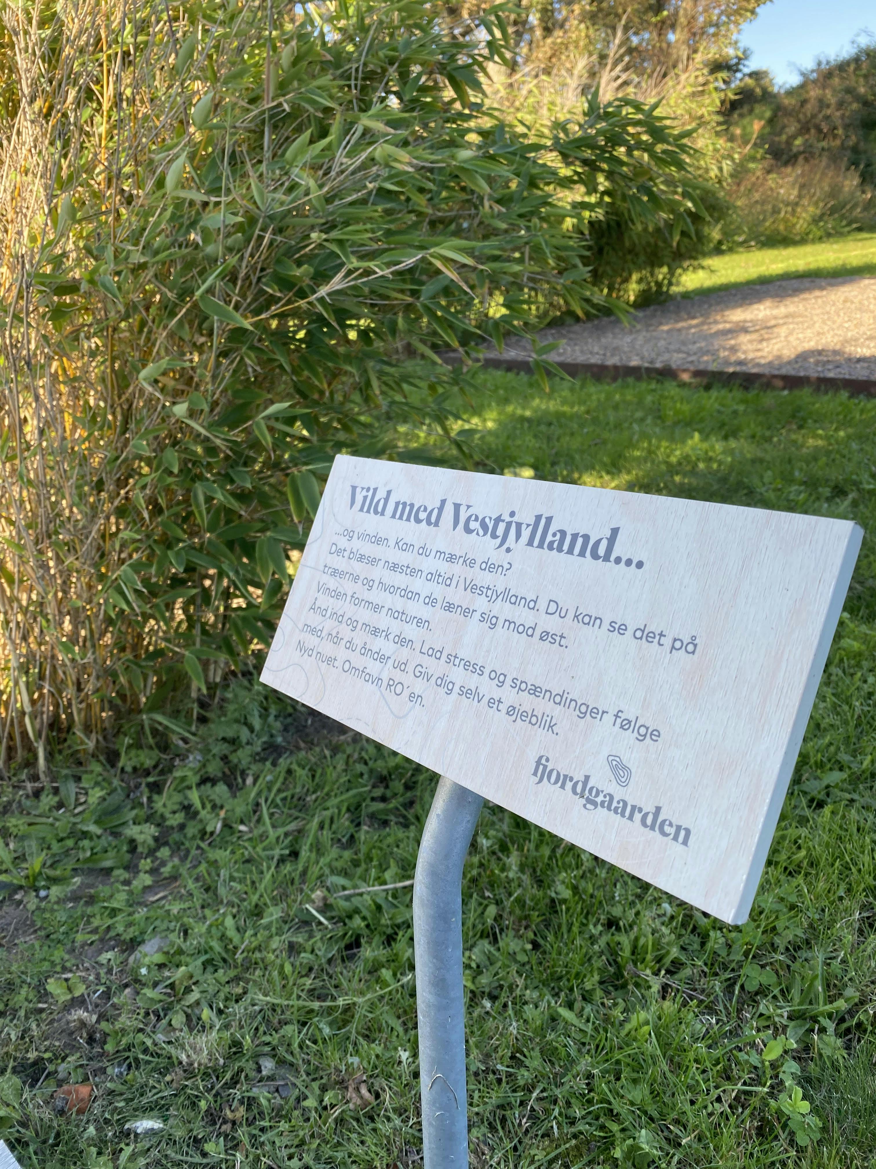 Der er skøn natur omkring hotel Fjordgaarden. Hotel Fjordgaarden