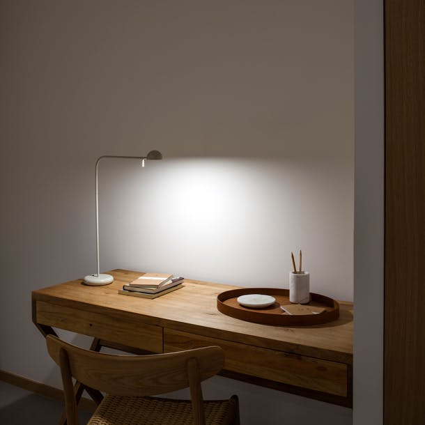 De bureaulamp Pin is een ontwerp van Ichiro Iwasaki en wordt geproduceerd door Vibia. De bureaulamp Pin is een ontwerp van Ichiro Iwasaki en wordt geproduceerd door Vibia.