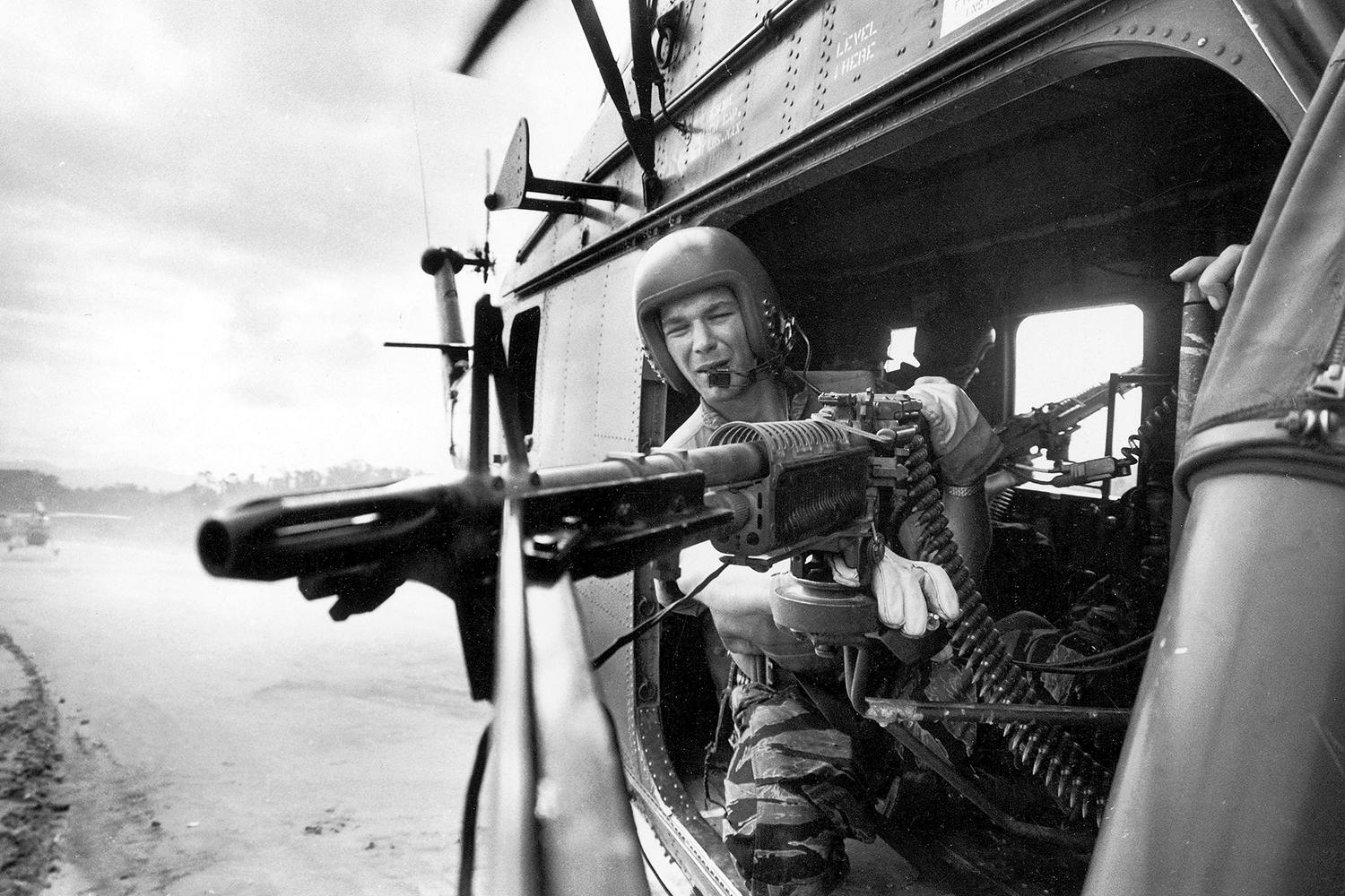 Vietnamkriget. Helikoptern är en Sikorsky H-34.