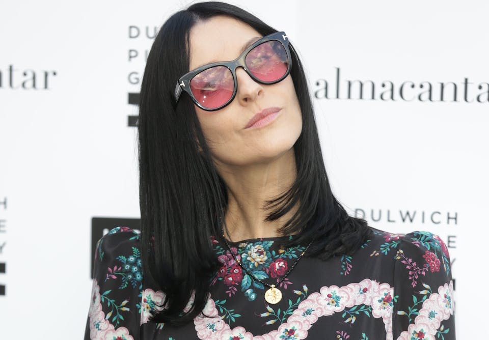 Susie Cave designer de smukkeste kjoler i The Vampire's Wife