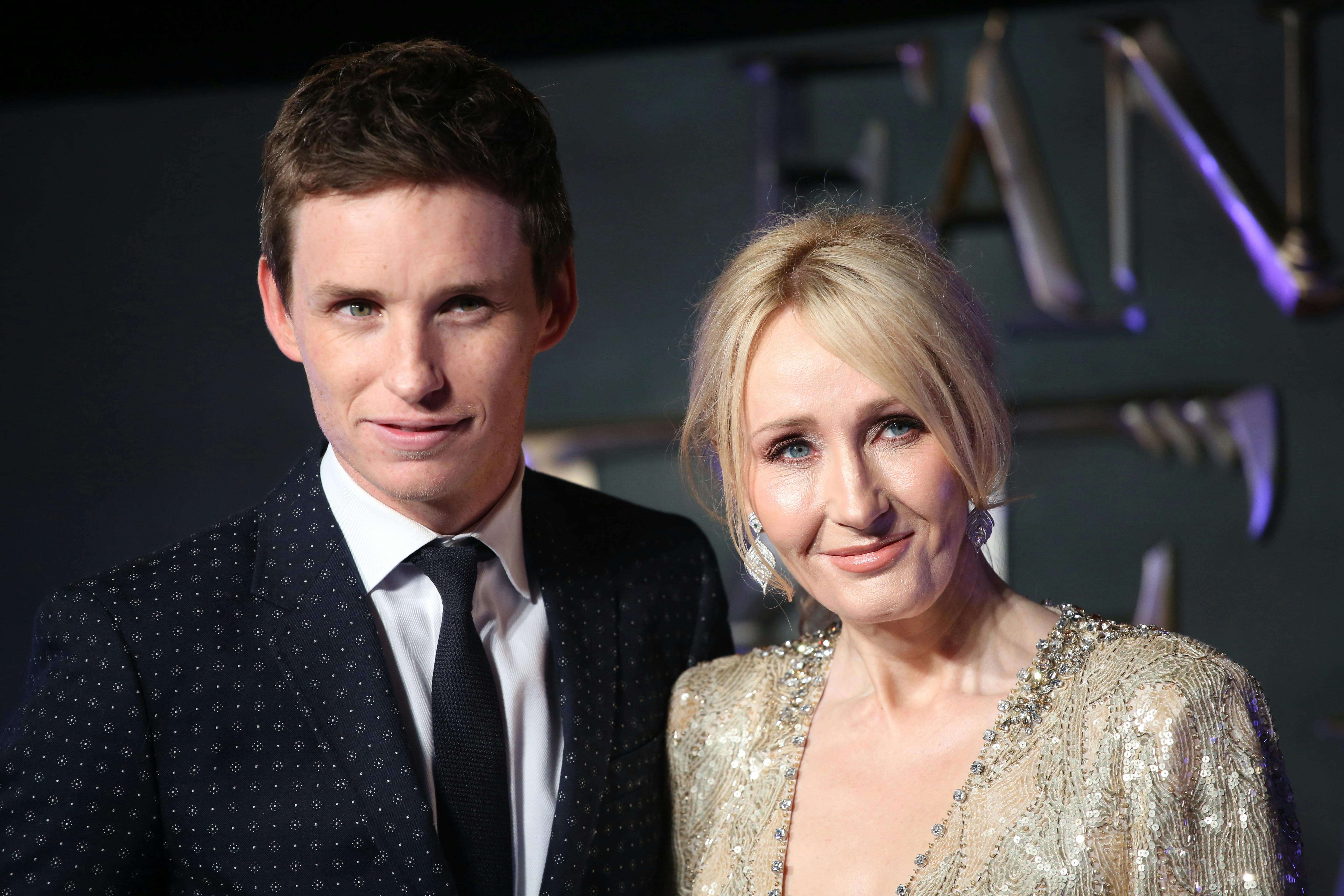 Mon Mads Mikkelsen skal til at arbejde tæt med Eddie Redmayne og J. K. Rowling? Eddie Redmayne og J. K. Rowling til Fantastic Beasts premiere